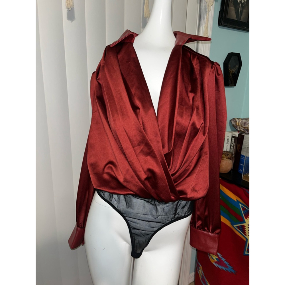 Women's Oak & trellis Bodysuit Size M Red